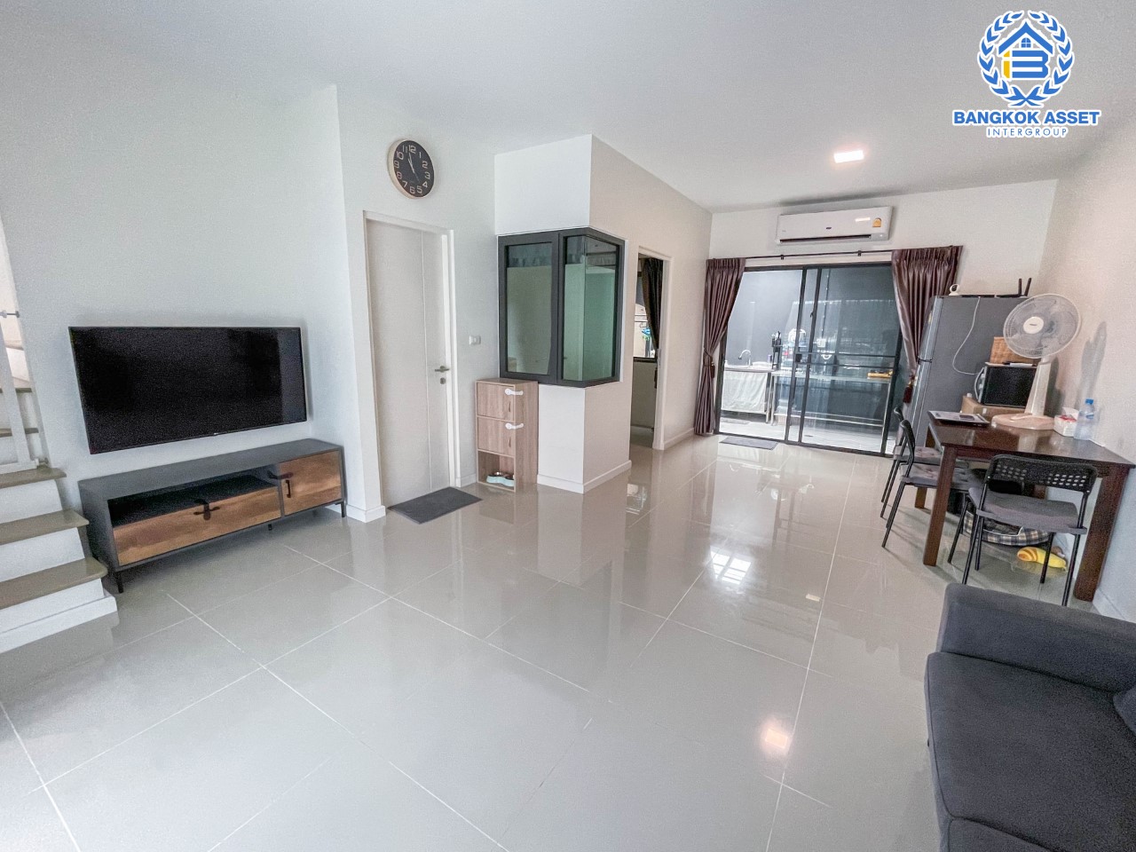 ทาวน์เฮ้าส์มือสองย่านนนทบุรี ม.สิริเพลส ราชพฤกษ์-รัตนาธิเบศร์ ฟังก์ชัน 4 ห้องนอน 3 ห้องน้ำ 2 ที่จอดรถ สภาพสวย ทำเลเยี่ยม เชื่อมต่อถ.รัตนาธิเบศร์, ถ.กาญจนาภิเษก, ถ.บางกรวย-ไทรน้อย, ถ.ชัยพฤกษ์ ใกล้เซ็นทรัลเวสต์เกต และรถไฟฟ้าสายสีม่วง "สถานีบางพลู"